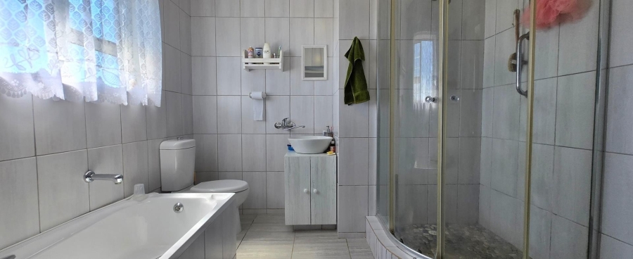 5 Bedroom Property for Sale in Kleinbaai Western Cape